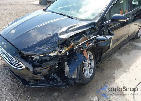 2017 Ford Fusion Energi Se Luxury z USA, uszkodzony, nr VIN 3FA6P0PU3HR106023